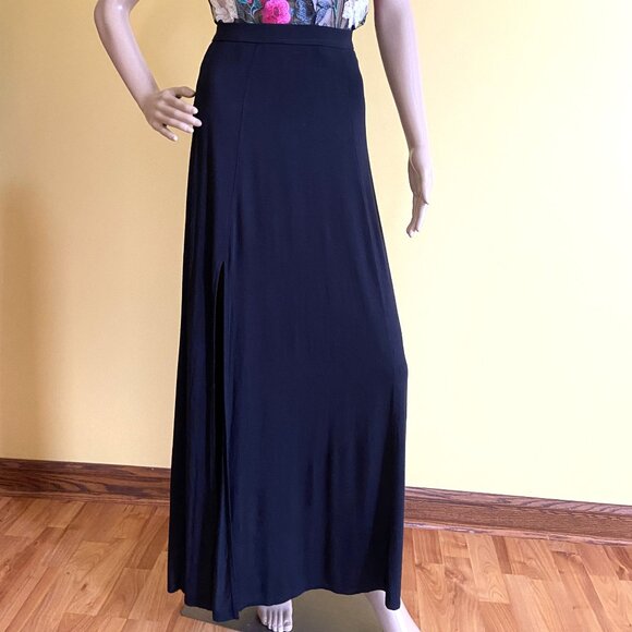 Abercrombie & Fitch Dresses & Skirts - Abercrombie & Fitch Black Maxi Skirt w/ Slit Sz Small